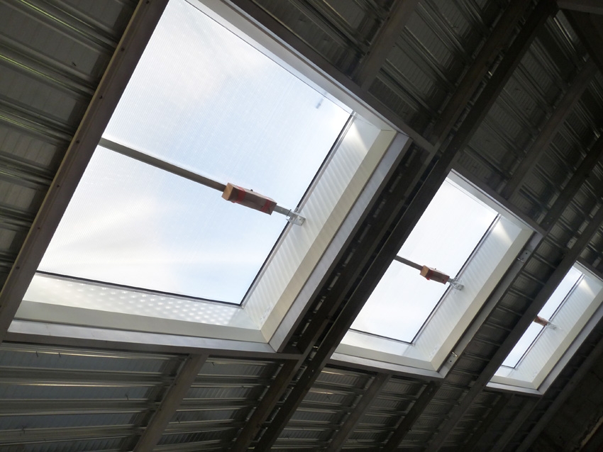 Lanterneaux protection solaire toiture membrane photovoltaïque Médecine Travail Metz