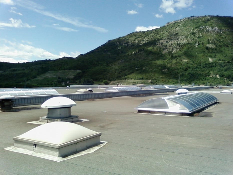 Voûtes avec protections solaires et lanterneaux chantier IP Faun Valence